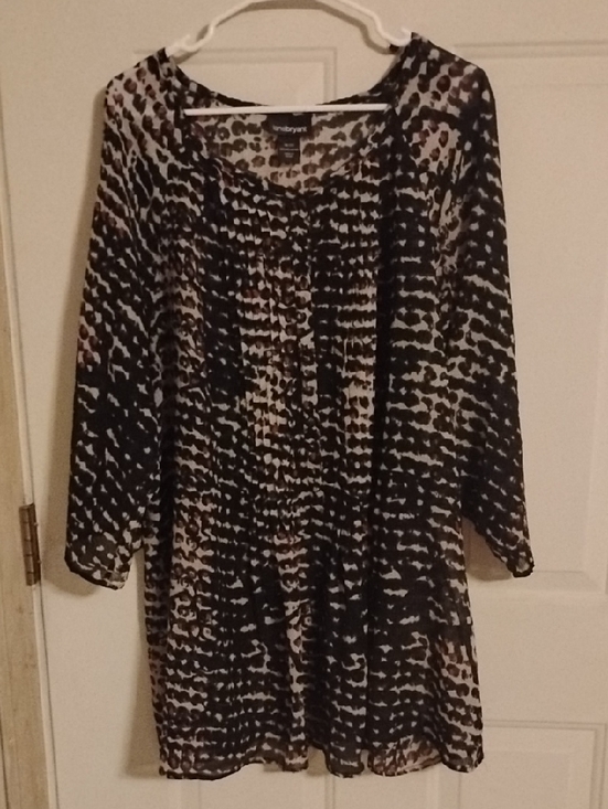 Lane Bryant Tops - Lane Bryant Gray, Black & Red  Print Top- Size 18/20